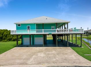 922 Palm Ridge Dr, Crystal Beach, TX 77650