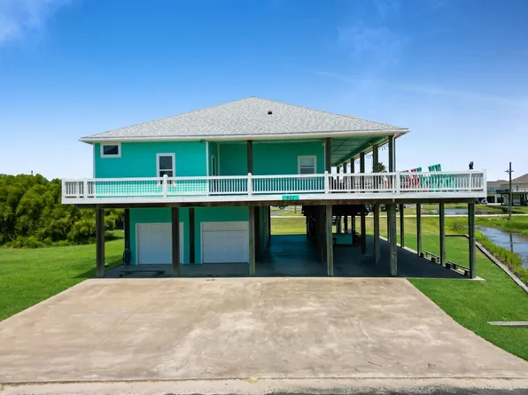 922 Palm Ridge Dr, Crystal Beach, TX 77650