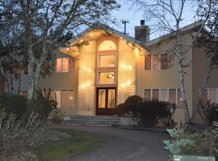 4 Dartmouth Ct, Livingston, NJ 07039