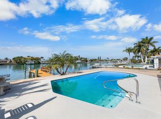 11280 8th St E, Treasure Island, FL 33706