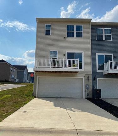 4th image of 8601 Rosecrans Ln