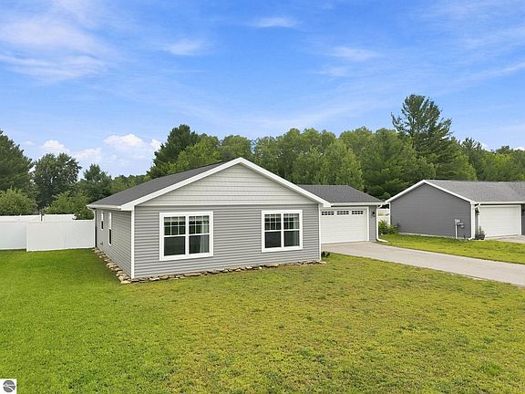 2nd image of 4950 Meadowlark Ln