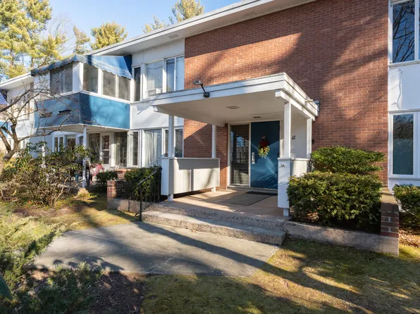 42 North Lake Drive APT E1, Hamden, CT 06517