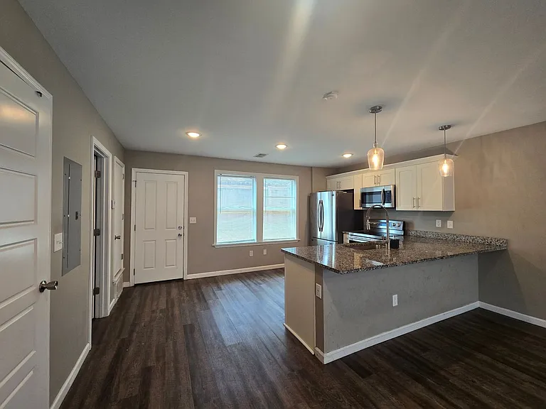 613 Brister St #103 — Photo 8