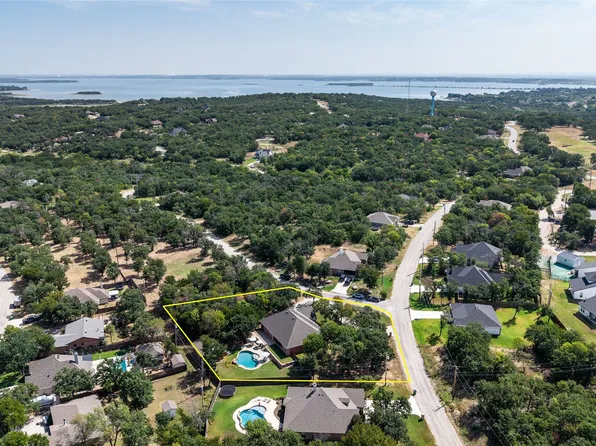 814 Haynie Dr, Runaway Bay, TX 76426