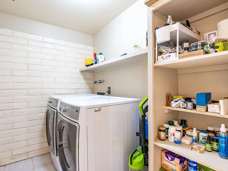 1661 N Catalina Ave — Photo 10