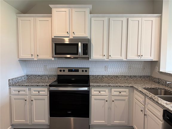 5th image of 117 Weaver Way