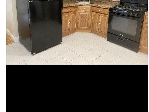 2nd image of 922 Throggmorton Ave #4
