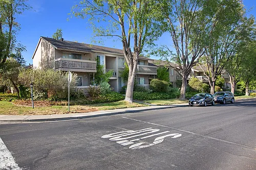 100 Devon Avenue Photo 1