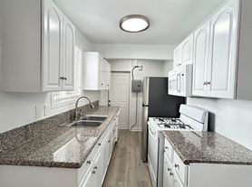 1685-1697 North Summit Ave.- 109-137 E. Penn St., 1221695