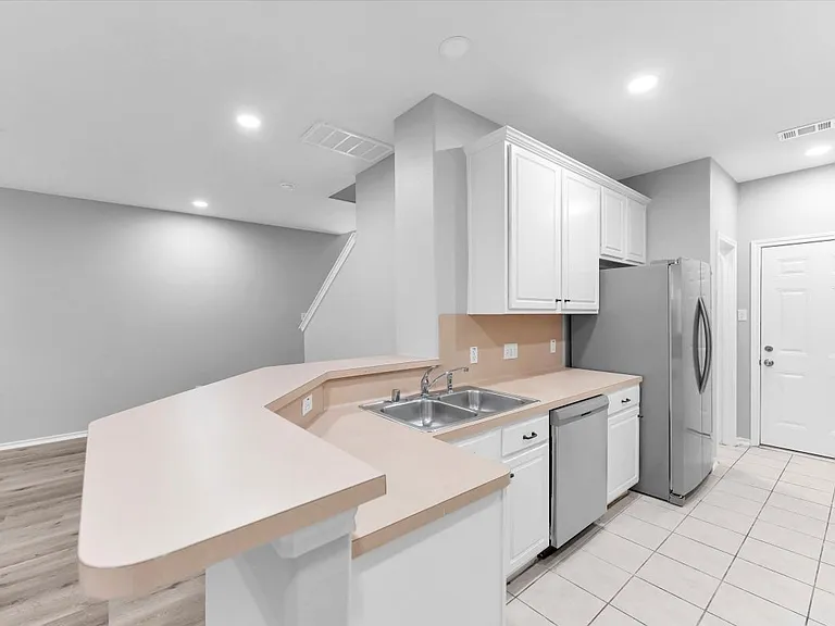 16007 Sandy Path Ln — Photo 44