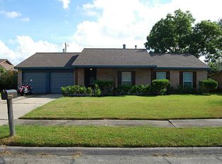 611 Huntington Ln, Friendswood, TX 77546