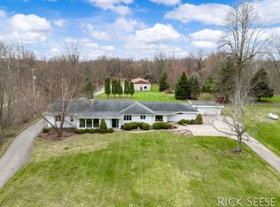 10200 Bailey Dr NE, Lowell, MI 49331