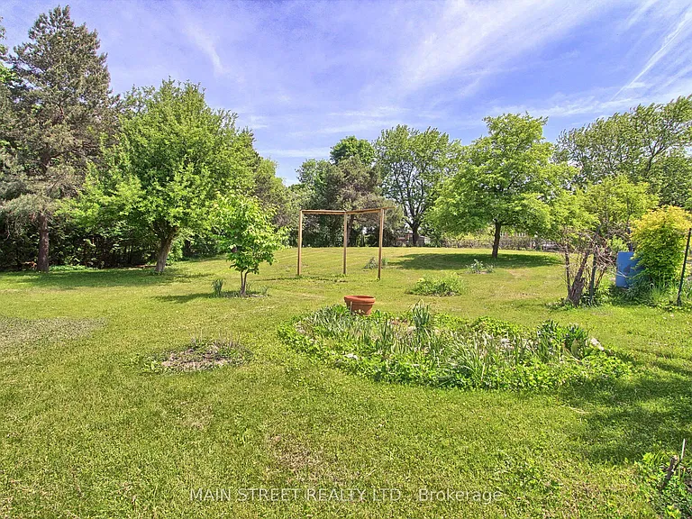 223 Burns Blvd — Photo 23