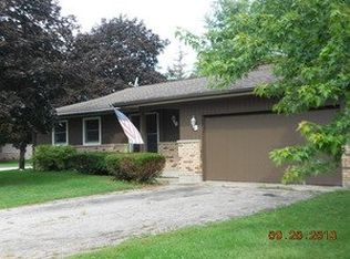 12106 Harrison Ave, Hebron, IL 60034