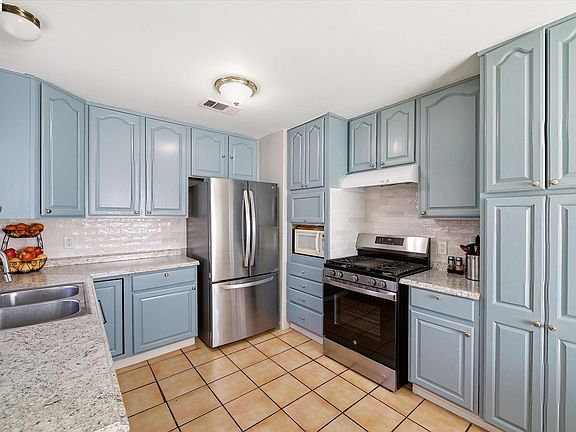 5th image of 442 James St