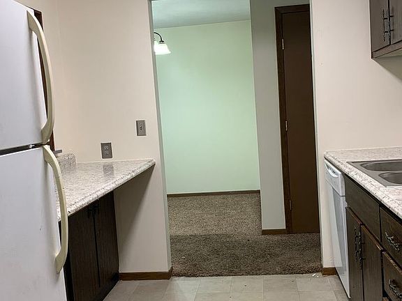 5th image of 2821 Emerson Ave APT 28