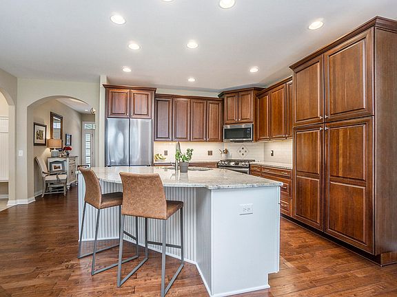 5th image of 2376 Tangley Oak Ct