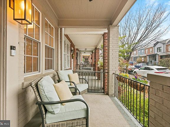 2nd image of 1722 Lang Pl NE