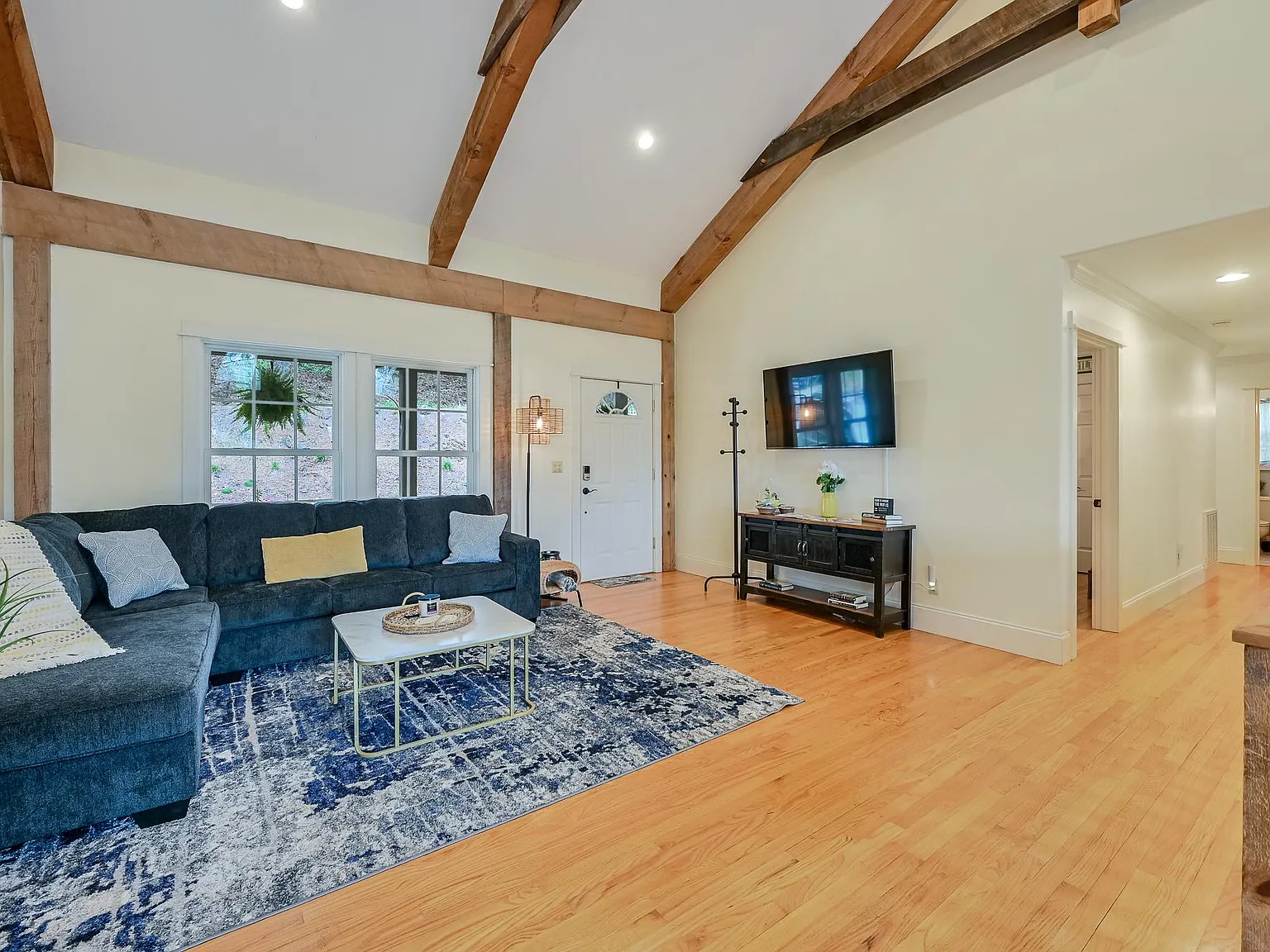 3 bed, 2845 sqft, $3,800 — Photo 2