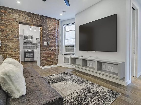 3rd image of 125 E 4th St APT 16