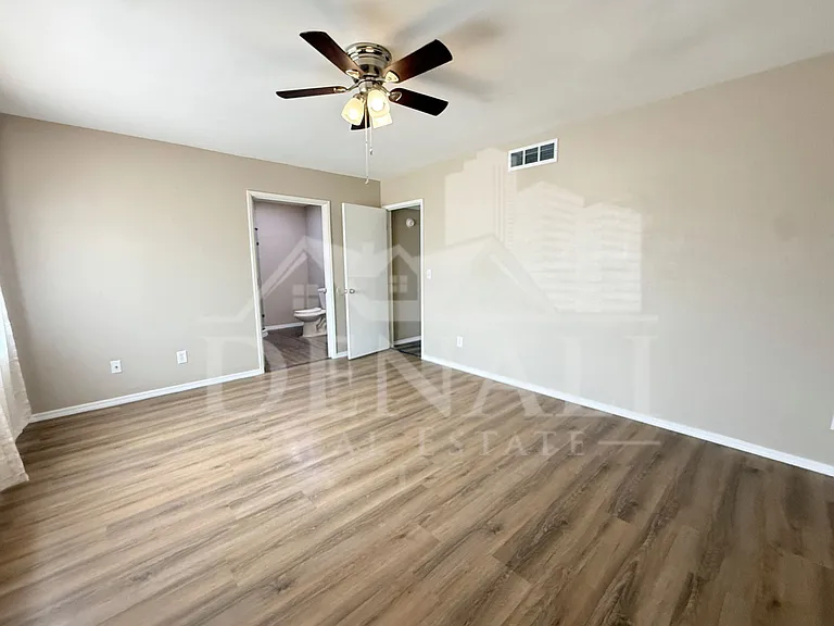 10921 W Sells Dr — Photo 12