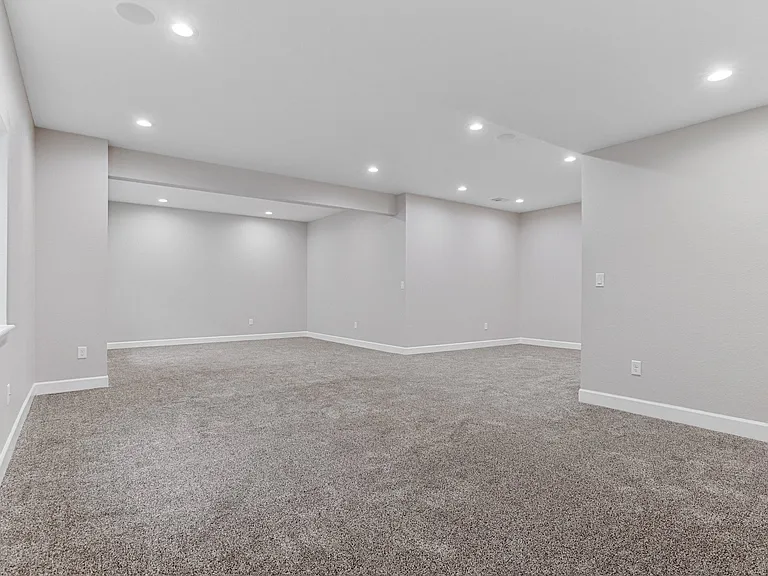 490 W Ridge Cir — Photo 38