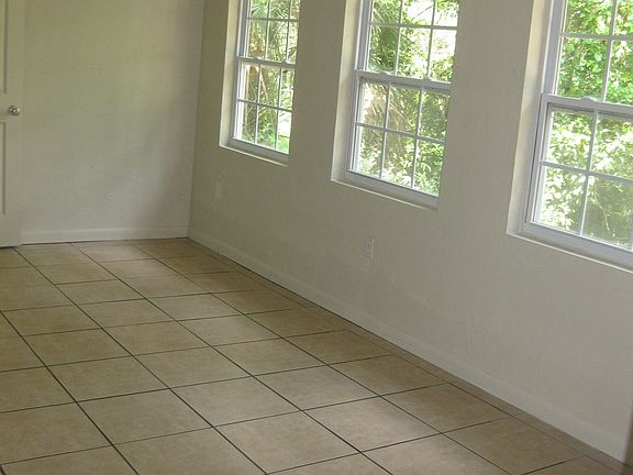 2nd image of 915 Buena Vista Dr #2