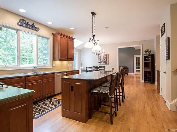 4th image of 51 Avalon Ln