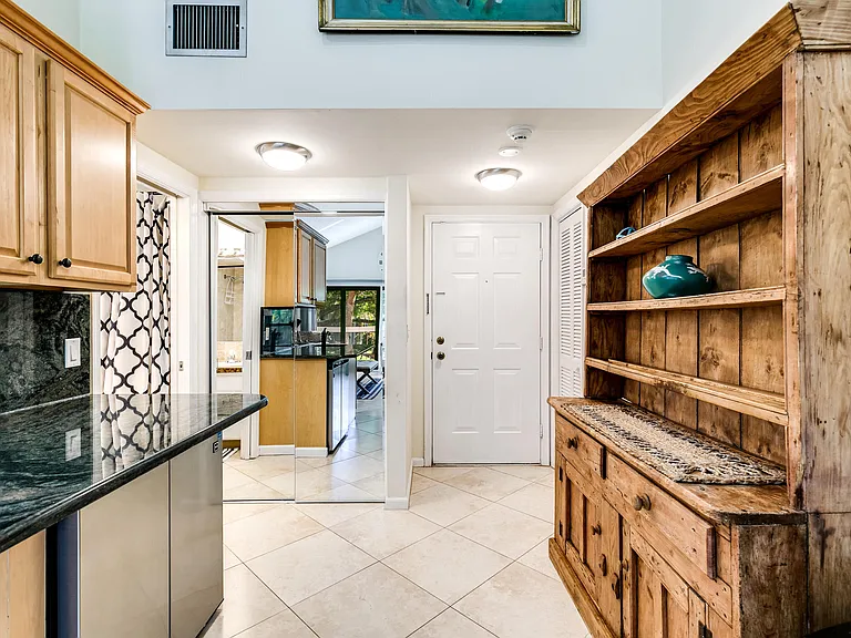 11863 Wimbledon Cir #527 — Photo 6