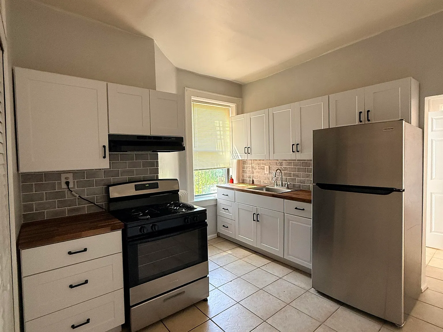 1 bed, 1.0 bath, 570 sqft, $2,100 — Photo 4