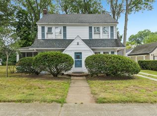 204 Auburn Street, East Williston, NY 11596