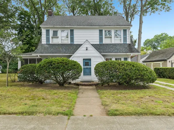 204 Auburn Street, East Williston, NY 11596