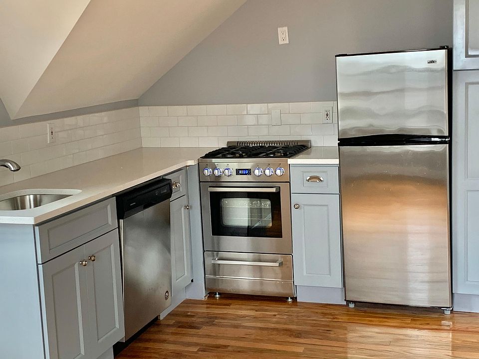 1st image of 84 Fairview Pl APT 3