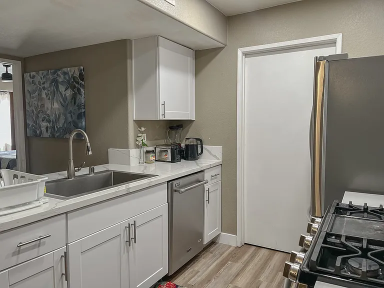 7885 W Flamingo Rd — Photo 12