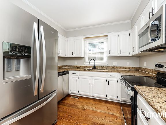 3rd image of 2806 Regency Park Dr