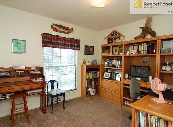 5th image of 526 Holt Dr