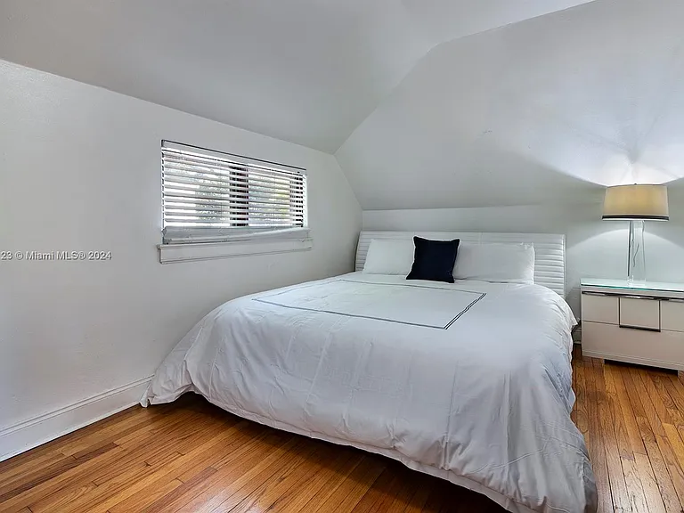 4745 Pine Tree Dr — Photo 23