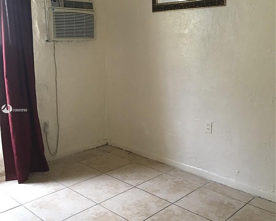 2nd image of 707 NW 10th Ct #2