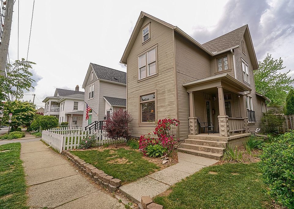 1st image of 442 W 1st Ave