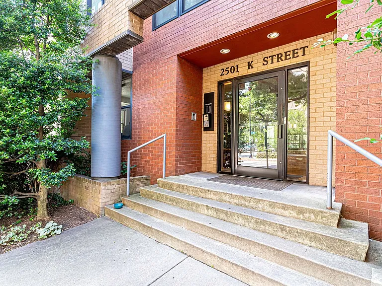 2501 K St NW #1B — Photo 41