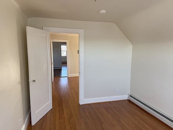 4th image of 88 Arlington Blvd #3