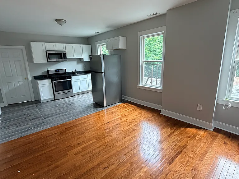 37 William St #3 — Photo 4
