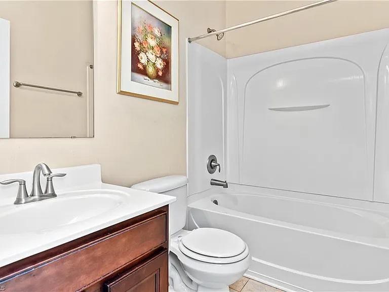 2611 Leighswood Dr — Photo 8