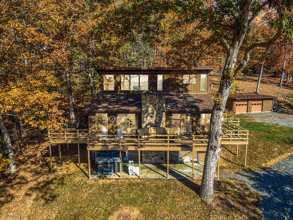 1st image of 1449 Lakeview Dr