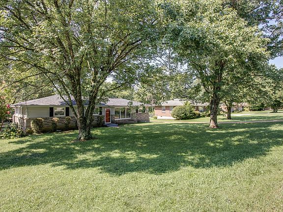 3rd image of 409 Bramblewood Dr