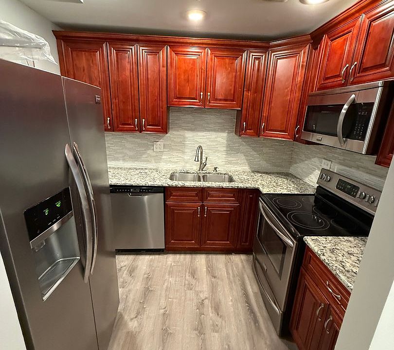 1st image of 724 W Gordon Ter #108