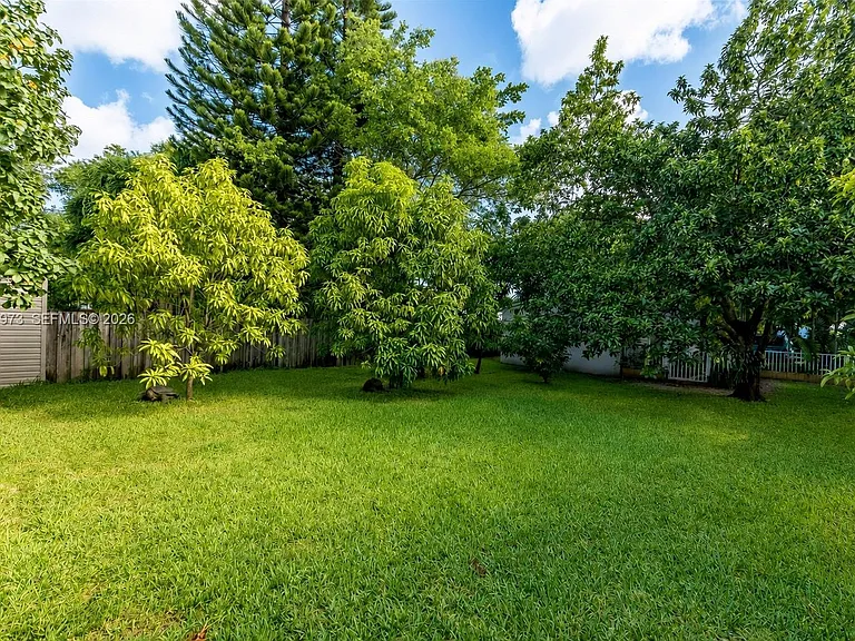 633 Mokena Dr — Photo 15