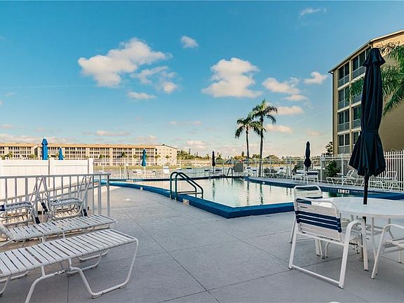 3rd image of 3643 Lake Bayshore Dr #414