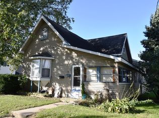 808 S 1st St, Frankfort, IN 46041